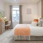 Close To Centre, 3 Bedrooms With Free Parking, Great For Contractors & Long Term Bookings - Nordstay