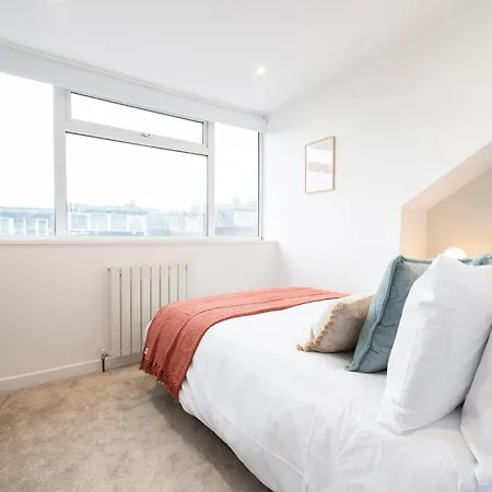 Close To Centre, 3 Bedrooms With Free Parking, Great For Contractors & Long Term Bookings - Nordstay