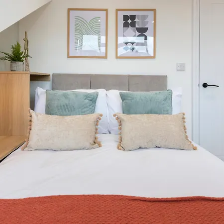 Close To Centre, 3 Bedrooms With Free Parking, Great For Contractors & Long Term Bookings - Nordstay *