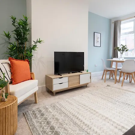 Close To Centre, 3 Bedrooms With Free Parking, Great For Contractors & Long Term Bookings - Nordstay Будинок відпочинку