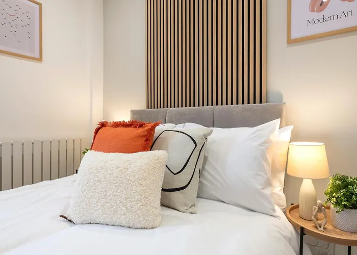 Close To Centre, 3 Bedrooms With Free Parking, Great For Contractors & Long Term Bookings - Nordstay * Лідс