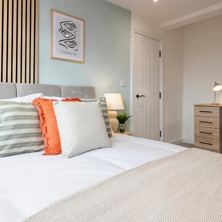 Close To Centre, 3 Bedrooms With Free Parking, Great For Contractors & Long Term Bookings - Nordstay Будинок відпочинку *