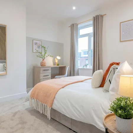 Close To Centre, 3 Bedrooms With Free Parking, Great For Contractors & Long Term Bookings - Nordstay Holiday home Leeds (West Yorkshire)