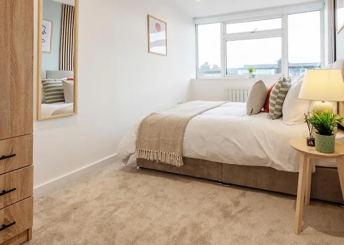 Close To Centre, 3 Bedrooms With Free Parking, Great For Contractors & Long Term Bookings - Nordstay Holiday home *