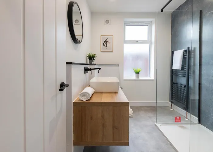 Close To Centre, 3 Bedrooms With Free Parking, Great For Contractors & Long Term Bookings - Nordstay Leeds (West Yorkshire)