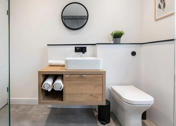 בית נופש Close To Centre, 3 Bedrooms With Free Parking, Great For Contractors & Long Term Bookings - Nordstay *