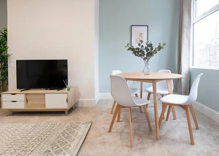 Close To Centre, 3 Bedrooms With Free Parking, Great For Contractors & Long Term Bookings - Nordstay בית נופש